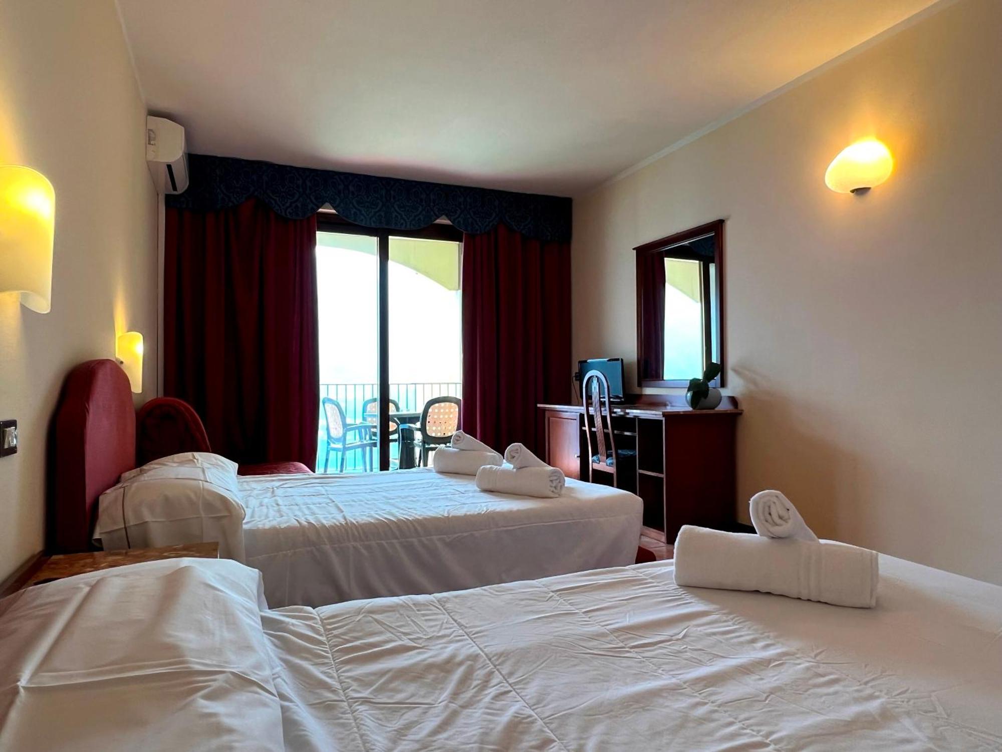 Village Bazzanega - Montagnoli Group Tremosine Room photo