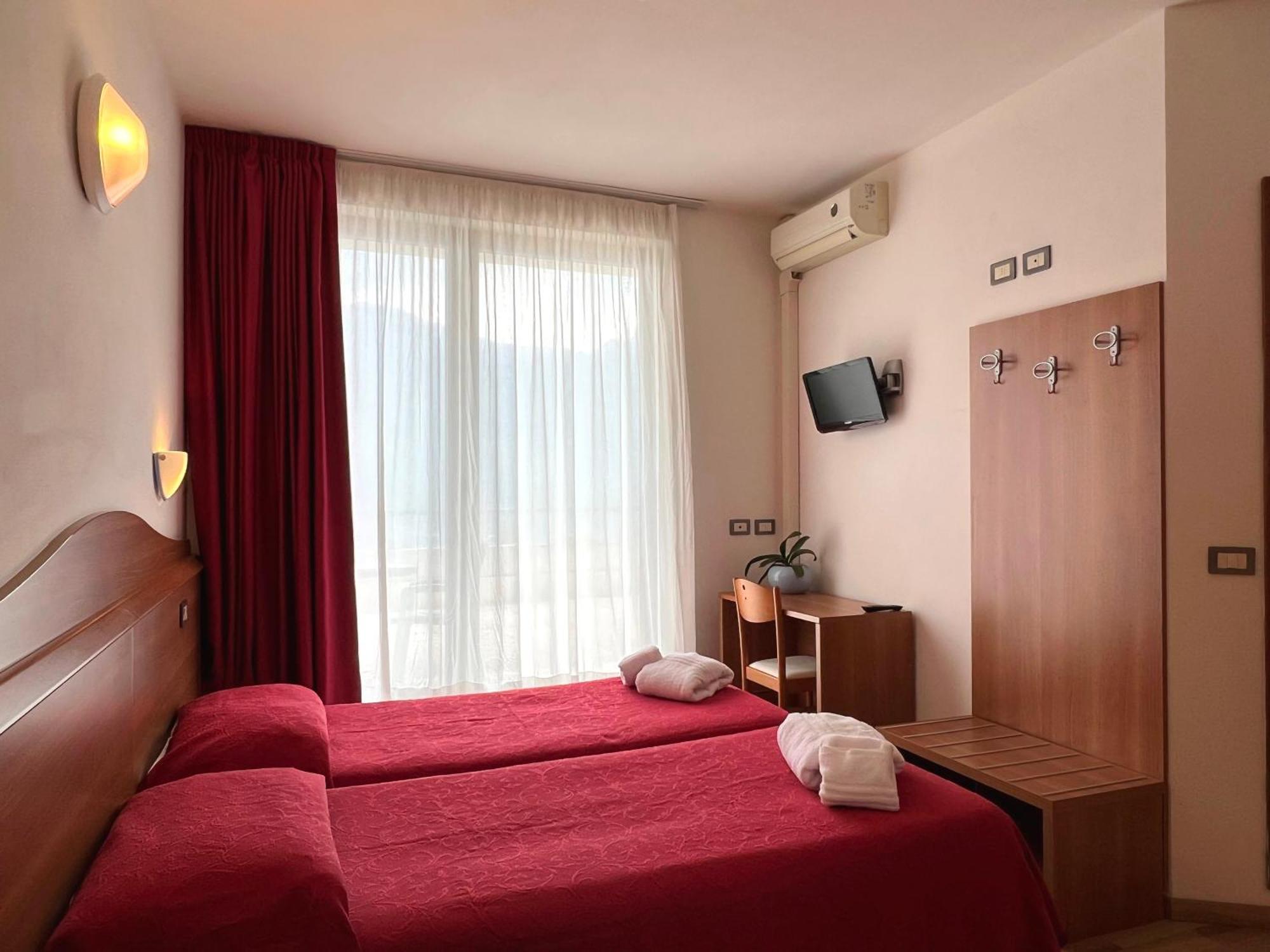 Village Bazzanega - Montagnoli Group Tremosine Room photo