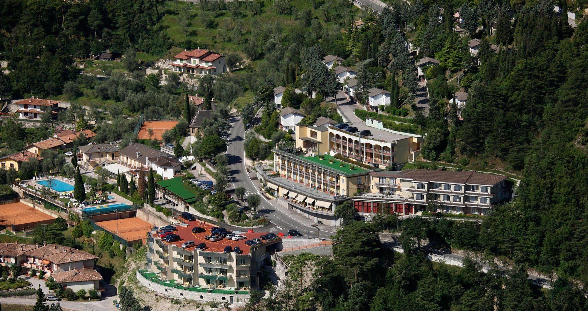 Village Bazzanega - Montagnoli Group Tremosine Exterior photo